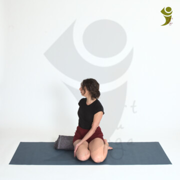 L'Art du Yoga - Posture en torsion